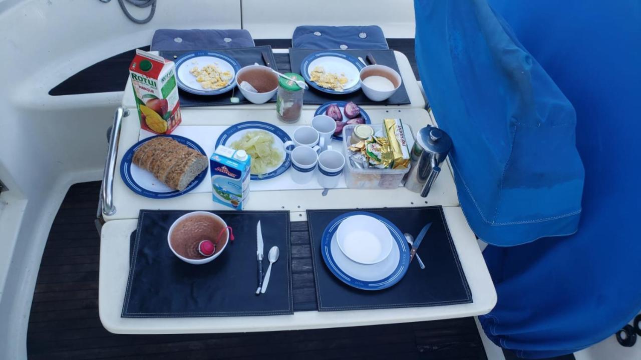 2 Nuits Insolites & 1 Excursion Voile A Bord Du Voilier Mori Ora Moorea Luaran gambar